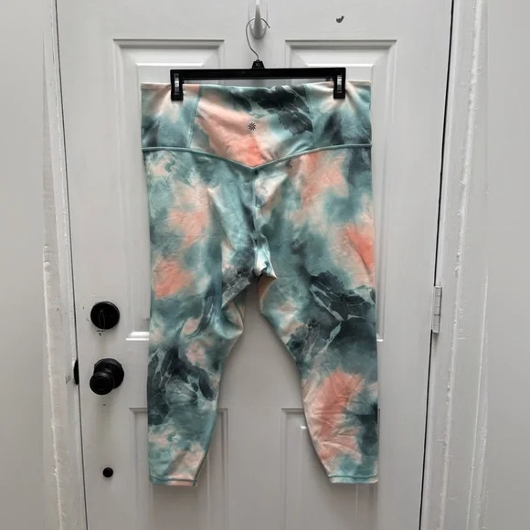 Athleta Elation 7/8 Tie-Dye Leggings - Picture 2 of 4